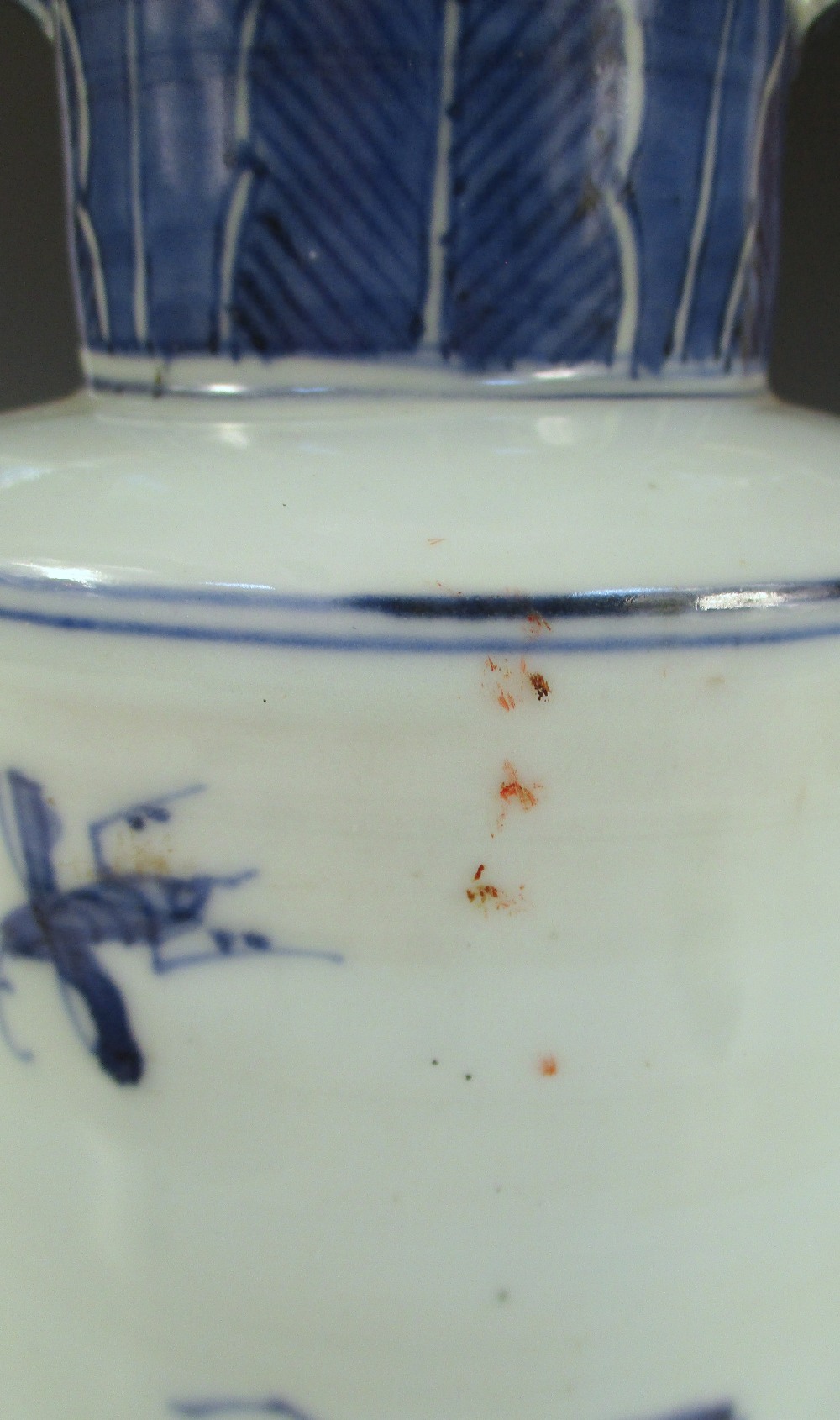 A blue and white vase, fish handles applied to the cylindrical neck below a broad rim painted with - Image 3 of 6