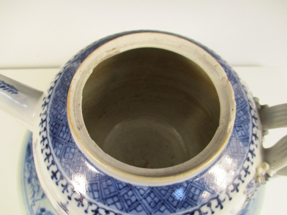 A late 18th century Chinese blue and white tea pot together with a later plate, the tea pot - Image 5 of 11