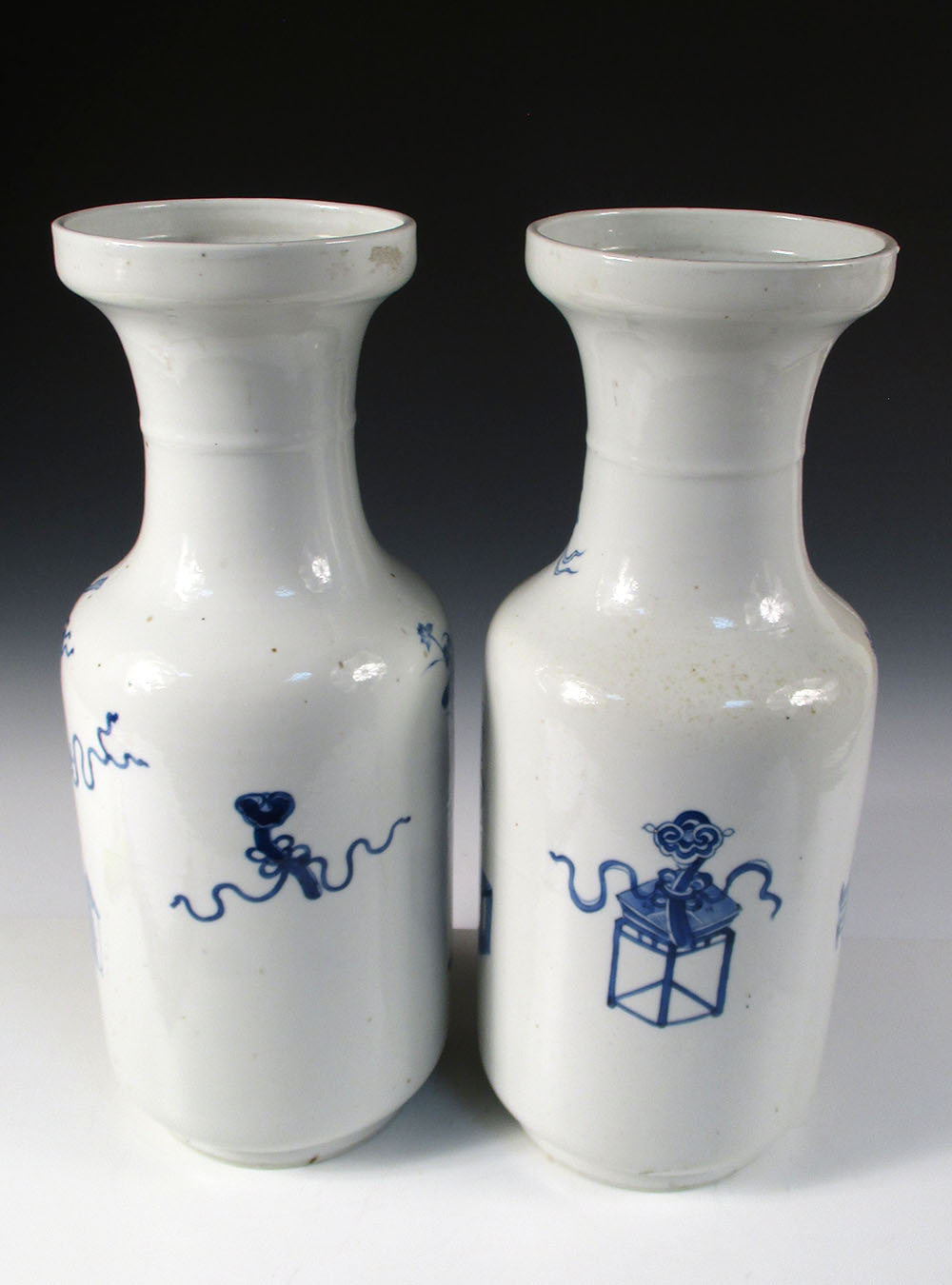 A pair of late 19th/early 20th century blue and white vases, four character marks of Kangxi, each - Image 3 of 5