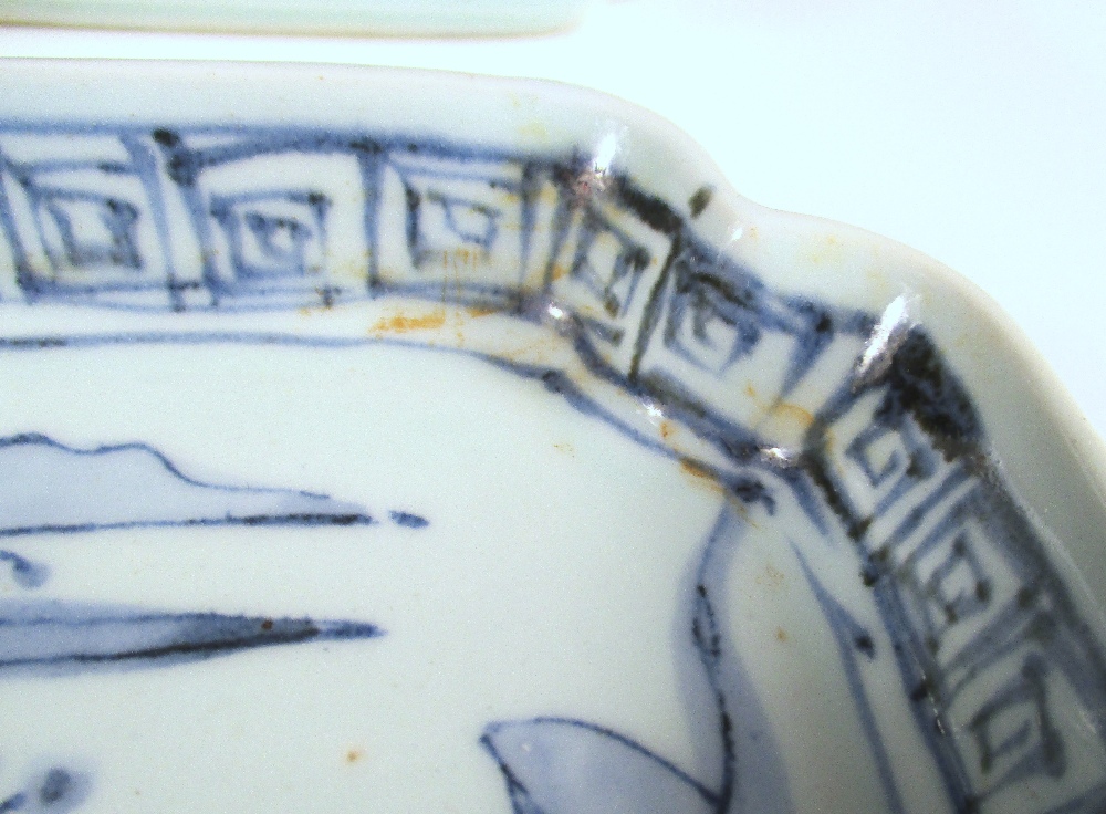 A pair of 19th century Korean blue and white square dishes, each painted with four figures walking - Image 7 of 8