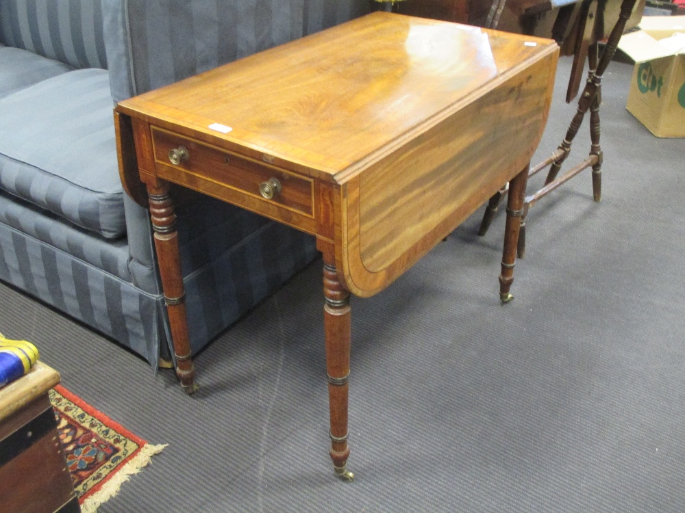 A Regency mahogany pembroke table with drop leaves, 81cm wide