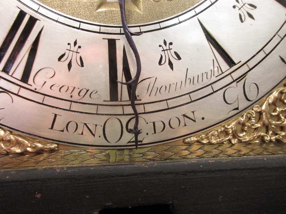 An 18th century oak longcase clock, George Thornburgh, London, with brass dial, later carved case, - Bild 3 aus 6