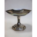A silver comport or stand, Walker & Hall, 1923, 17.5oz