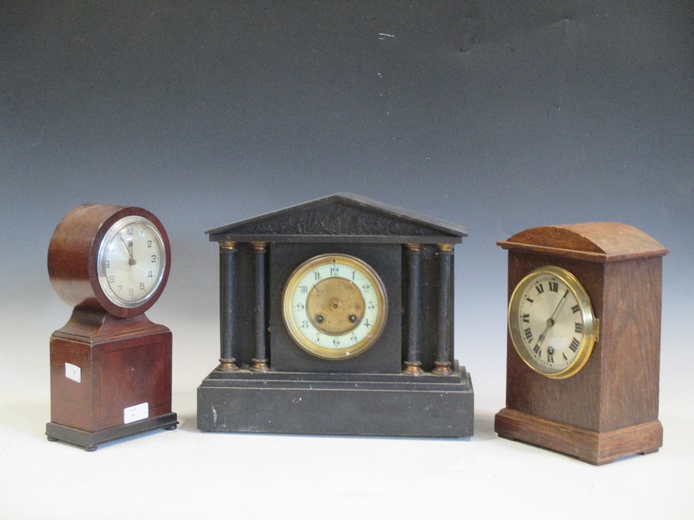 Three various mantel clocks, including one late Victorian black marble case clock (3)