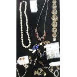 A quantity of mixed jewellery to include a pearl necklace and pearl earrings, a 15ct amethyst Art