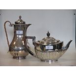 An early 20th century silver coffee pot and an early 20th century silver tea pot, 33.9 oz