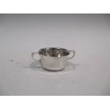 A silver two handled bowl, Birmingham 1923, 4.4oz