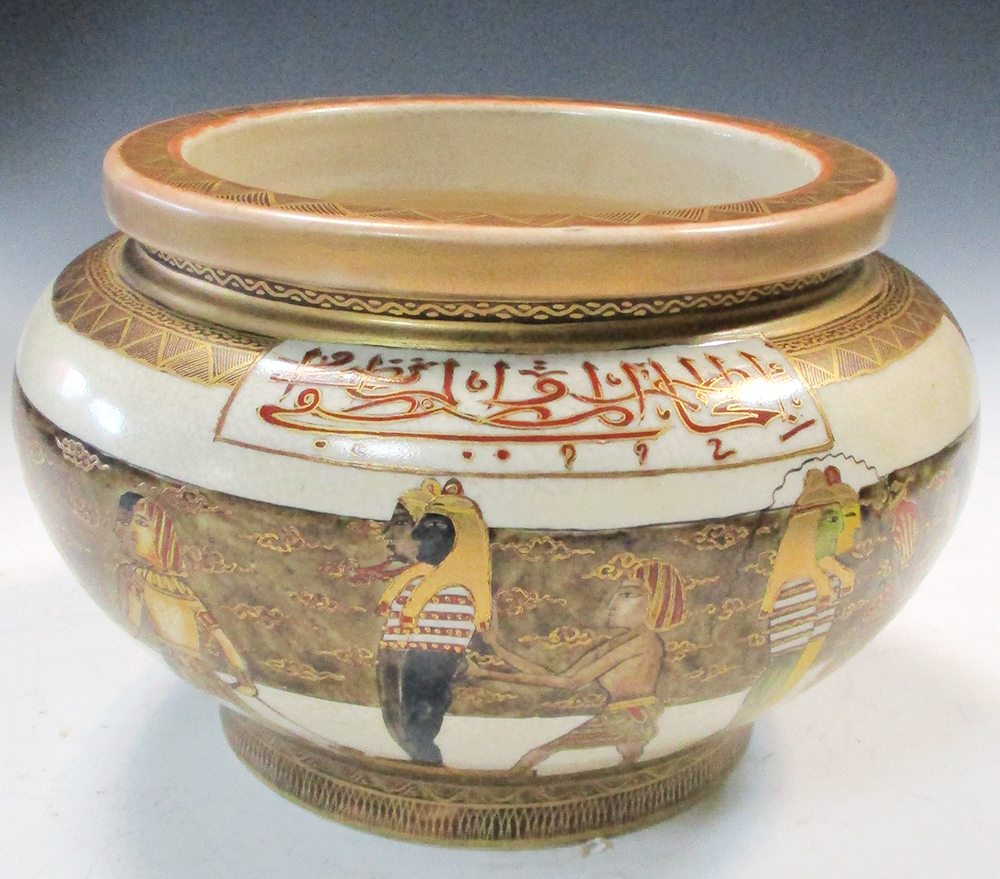 A Satsuma 'Egyptian' planter, the rounded sides with kufic inscription above a scene of a pharaoh - Image 6 of 6