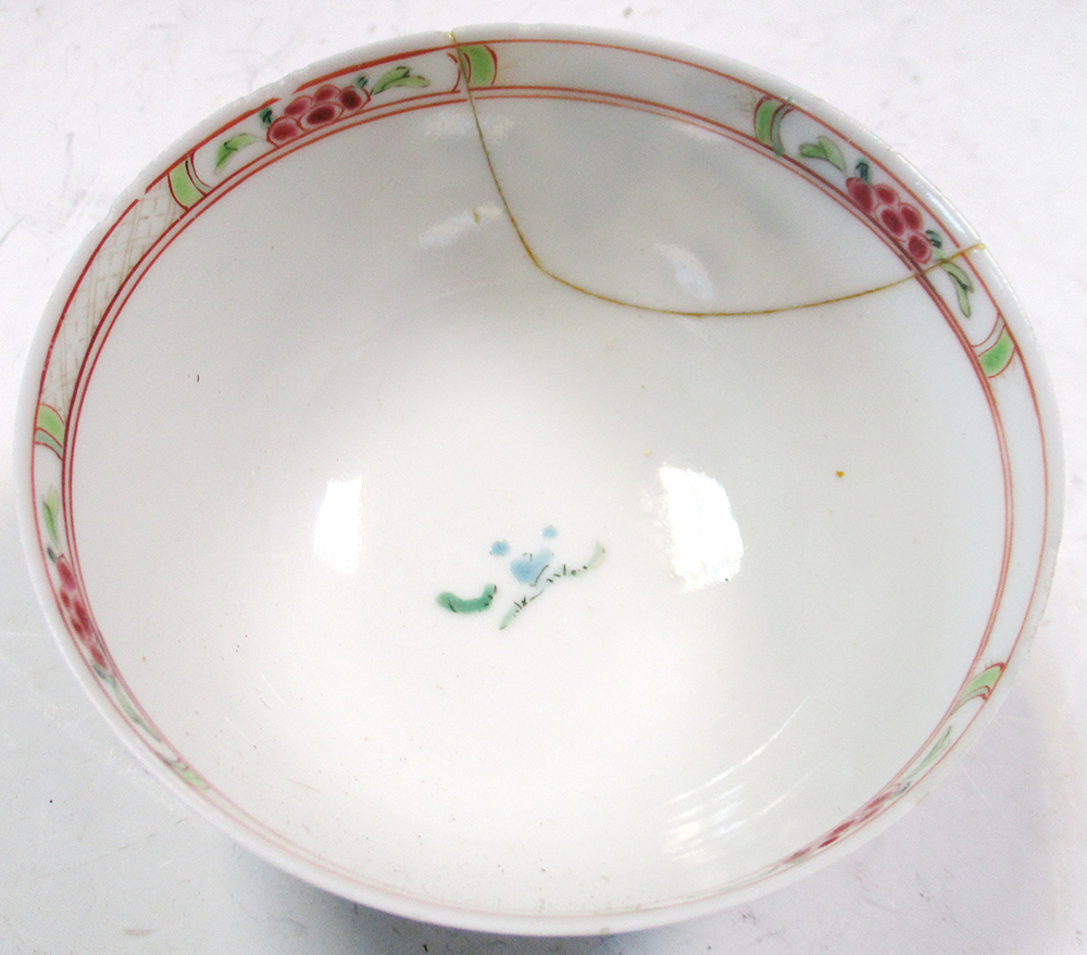 An 18th century enamel tray, four tea bowls and a blue and white cover, the tray painted with an - Image 12 of 19