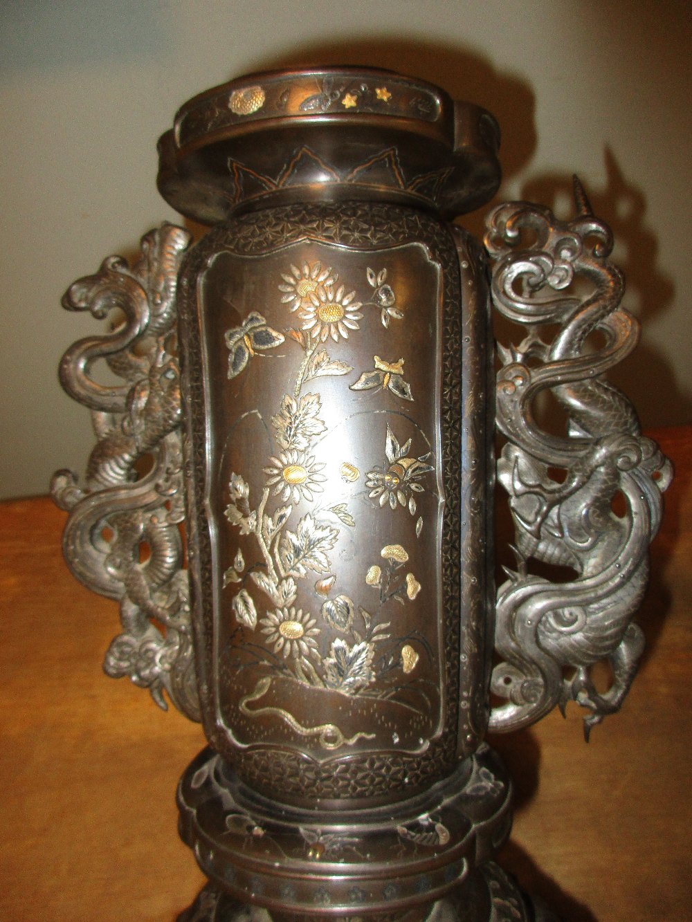 A late 19th/early 20th century inlaid bronze vase and cover, the vase cover surmounted by a - Image 5 of 6