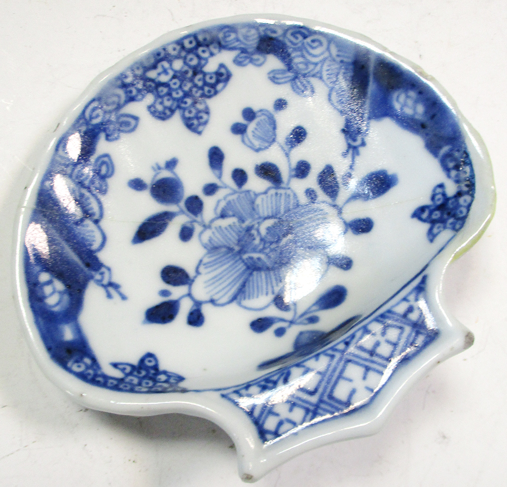 Four 18th century blue and white wares, the patty pan, coffee cup and can painted with islands, - Image 11 of 13