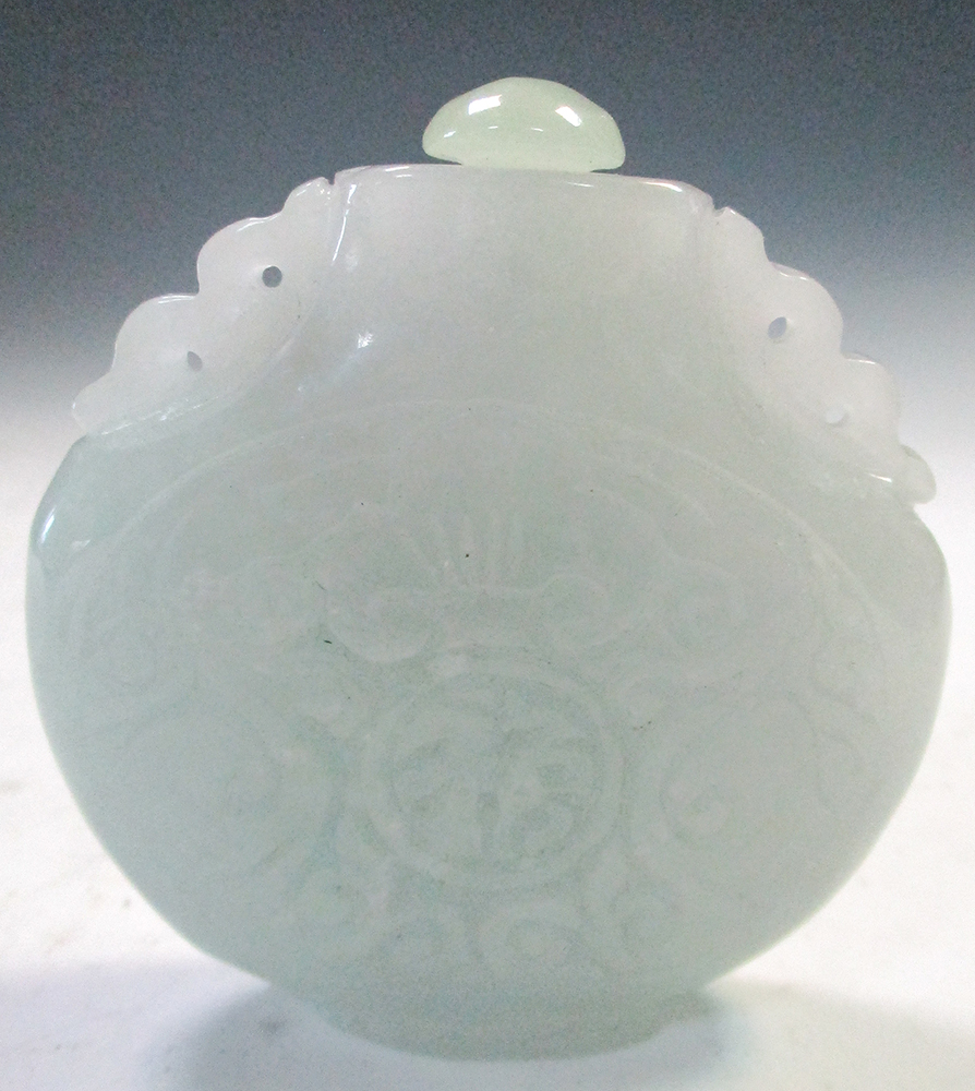 A jade pendant together with a snuff bottle and stopper, the first a roundel pierced and carved with - Image 4 of 5