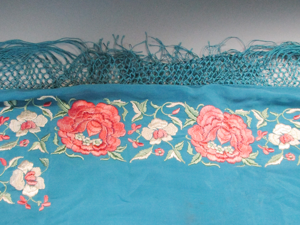 A turquoise green silk shawl, the tassel edge outside a band of alternating pink and white flower - Image 2 of 3