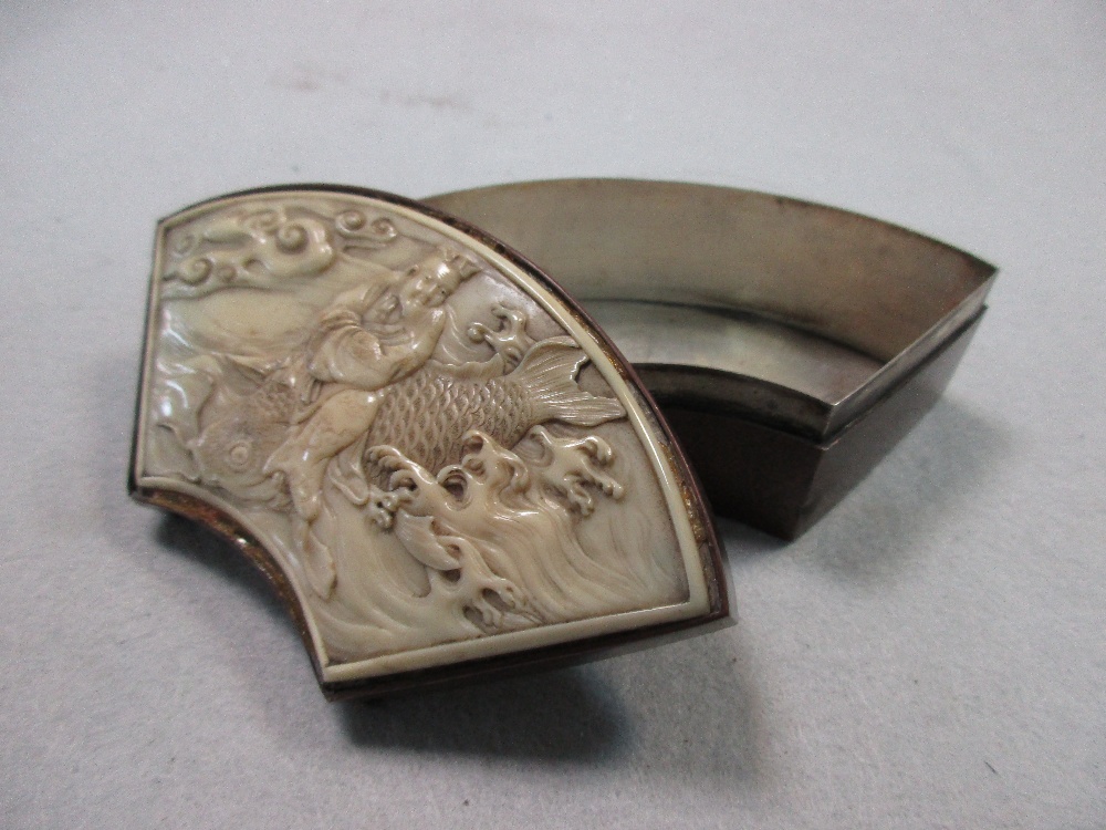 An ivory topped mokume crescent shaped box, the lid carved in relief with Kinko Sennin riding his - Image 3 of 3