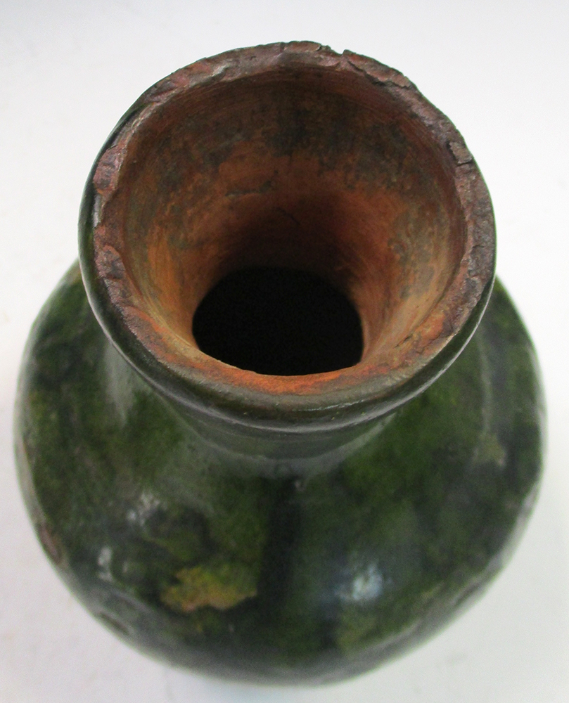 A Han dynasty green glazed baluster vase and a jar, the first with glaze free spur marks on the - Image 3 of 7