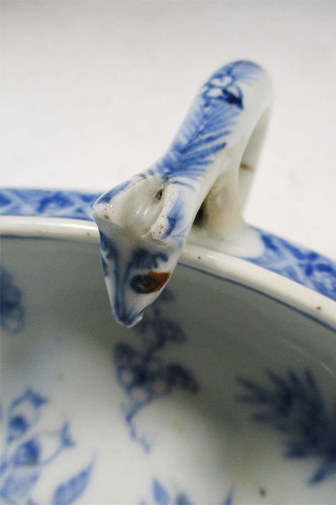 An 18th century blue and white double lipped sauce boat, the head terminals looking into the - Image 4 of 5