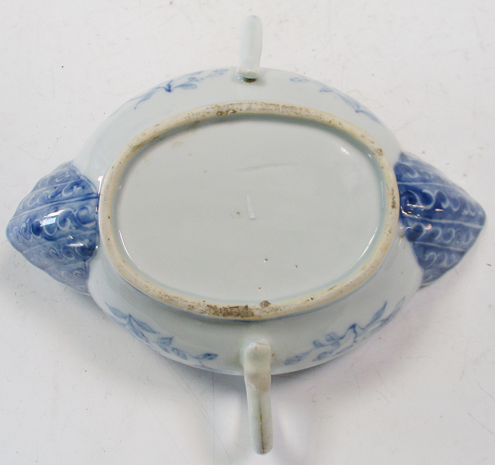 An 18th century blue and white double lipped sauce boat, the head terminals looking into the - Image 5 of 5