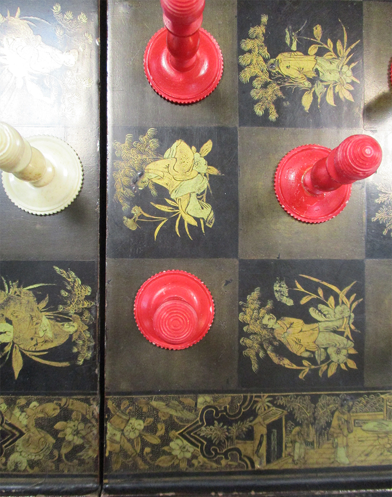 A 19th century red and white bone chess set together with a lacquer board, the dark squares of the - Image 4 of 6