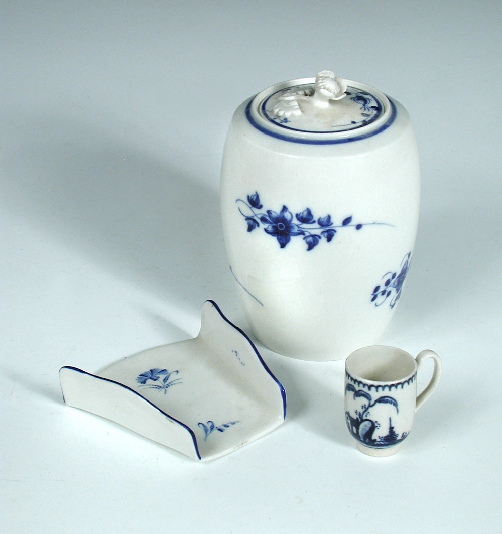 A Caughley blue and white tea caddy and cover, circa 1775, the barrel shaped body painted with