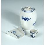 A Caughley blue and white tea caddy and cover, circa 1775, the barrel shaped body painted with