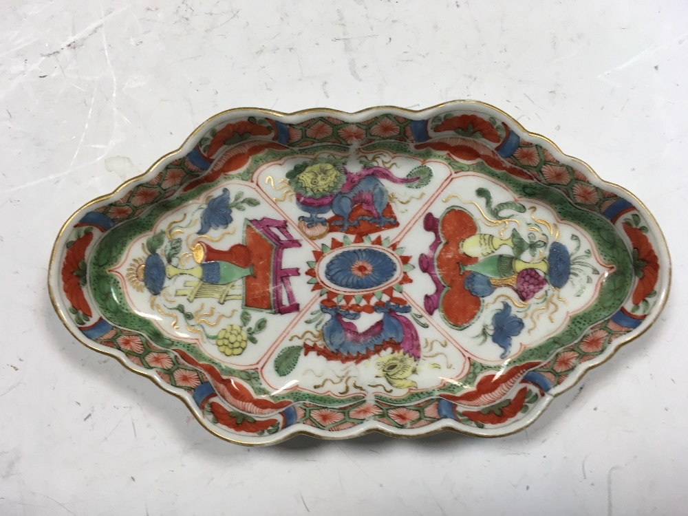 A Worcester Bengal Tiger pattern spoon tray, circa 1768-70, of lozenge shape form with gilt rim, - Image 2 of 5