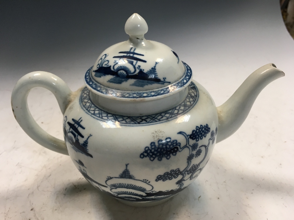 A Lowestoft blue and white tea pot and cover, circa 1770, the shouldered globular body decorated - Image 2 of 5