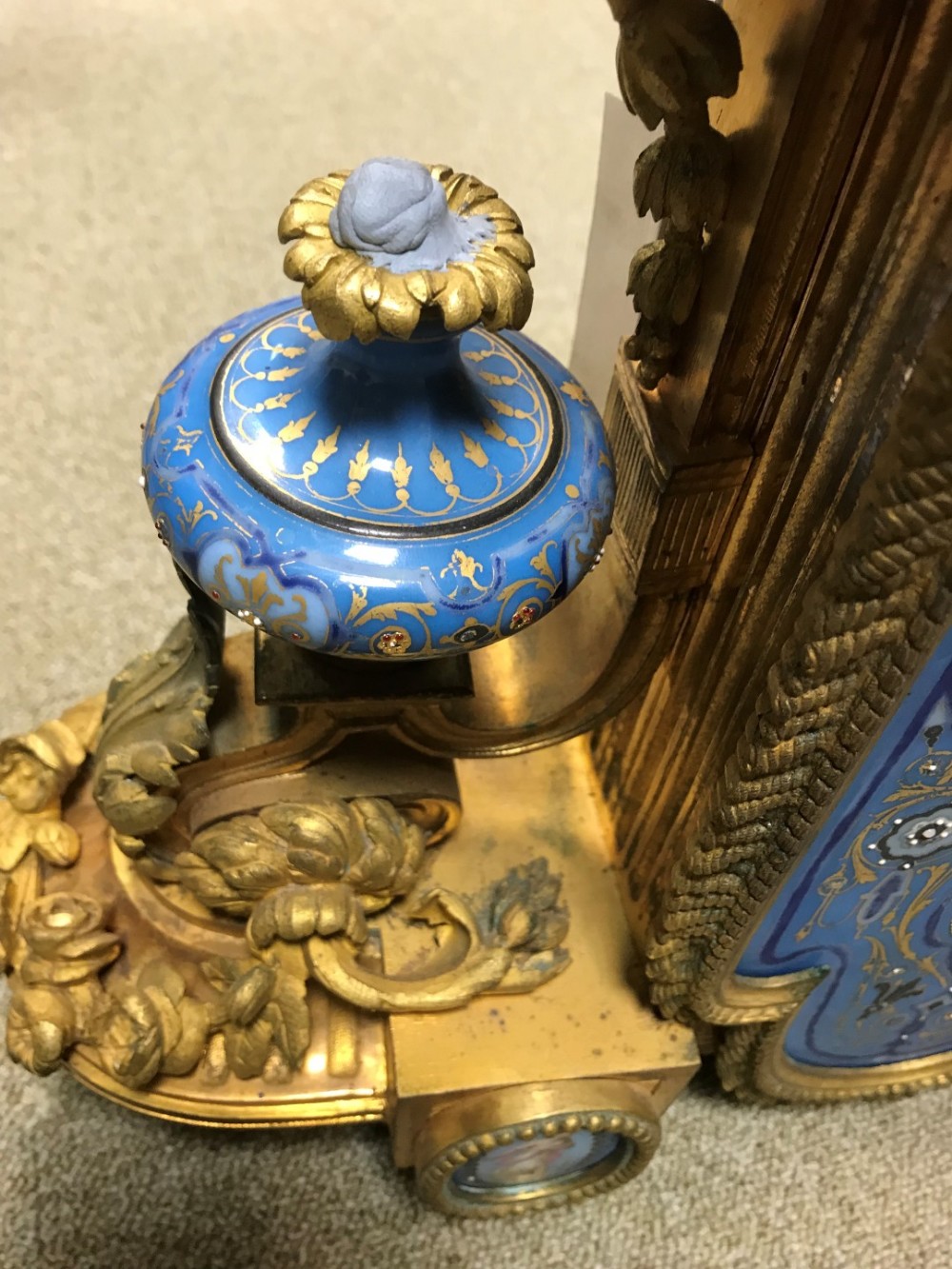 A 19th century French gilt metal and 'Sevres' porcelain clock garniture, the elaborate shaped case - Image 9 of 14