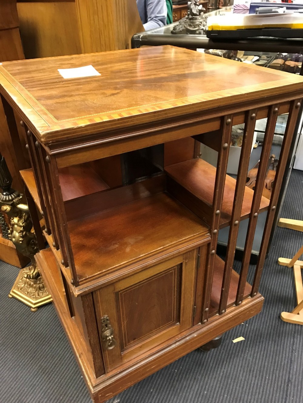 An Edwardian mahogany revolving bookcase, 89cm h x 53cm w