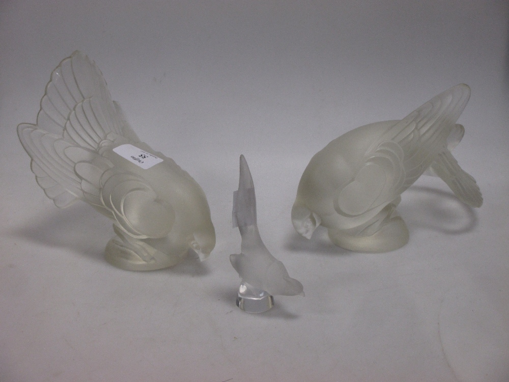 A pair of Sabino glass doves and a small Lalique bird