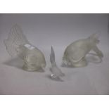 A pair of Sabino glass doves and a small Lalique bird