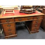 An Edwardian mahogany pedestal desk, 74cm x 122cm x 68cm deep