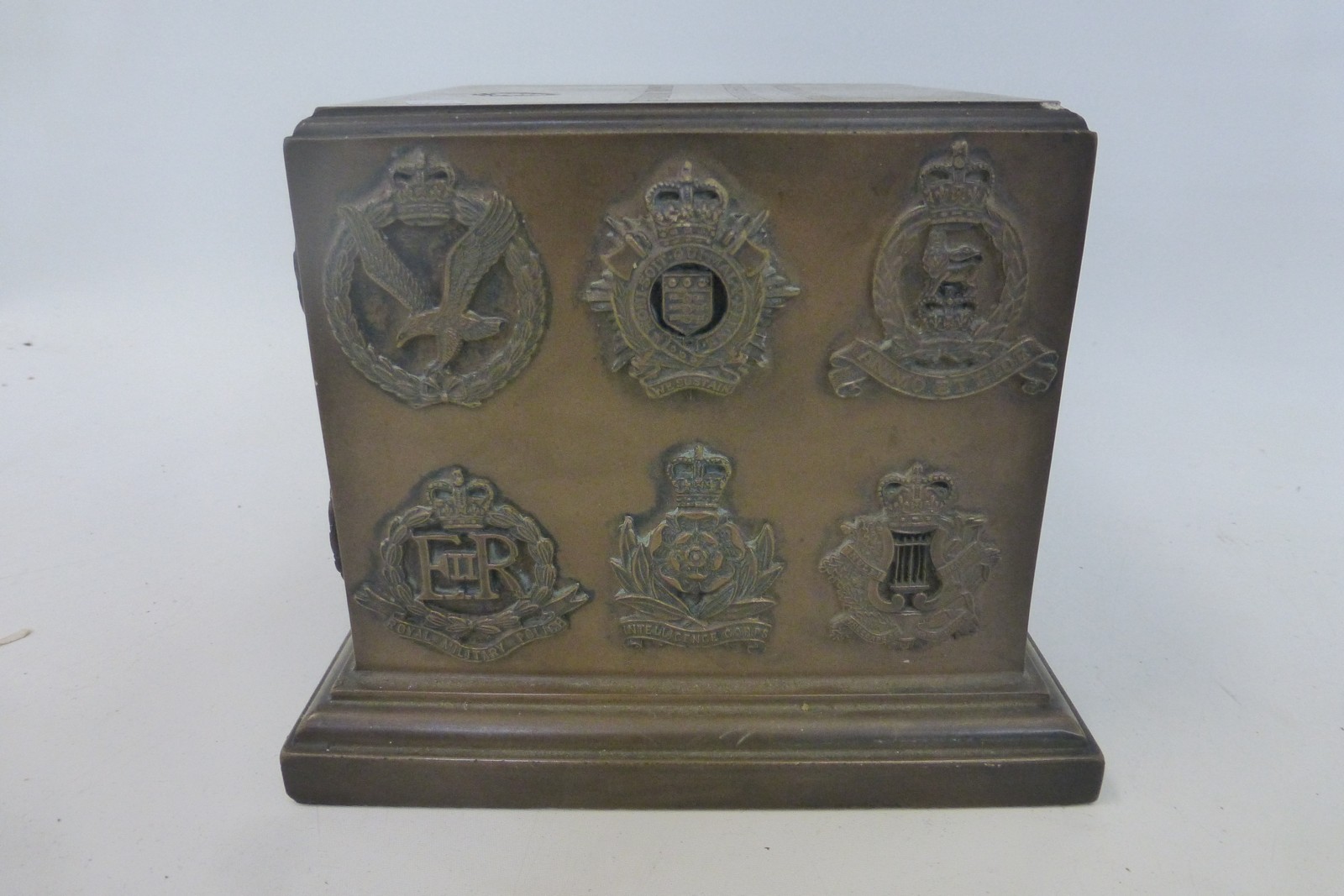 A bronze effect Warrior Trophy of the Army Training Regiment Winchester October 2000. - Image 4 of 4