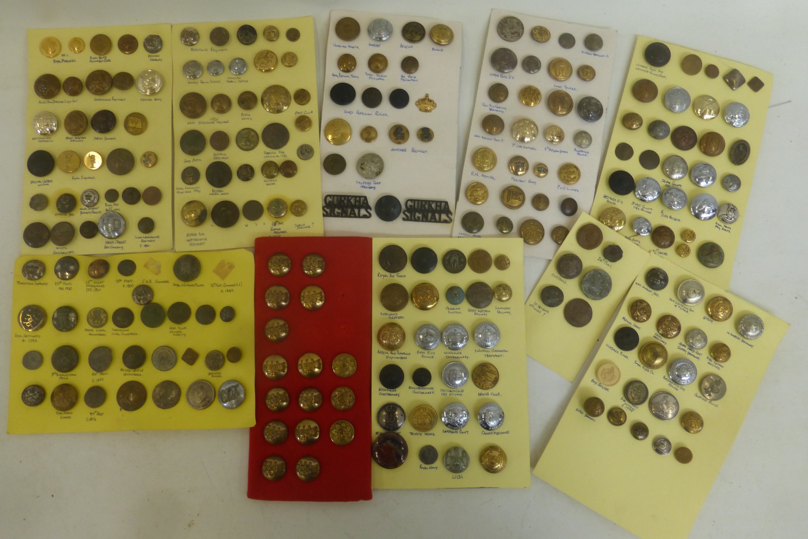 A large quantity of mainly military buttons including Victorian Regiments, mounted on ten cards.