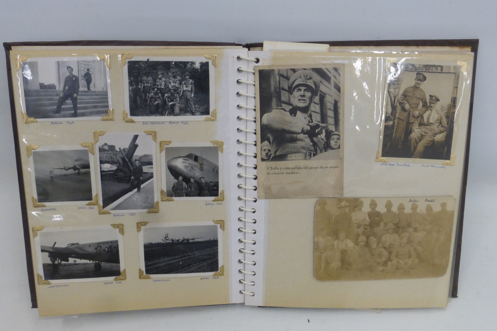 An album of approximately 100 military postcards, cigarette cards and photographs including Third - Bild 3 aus 3