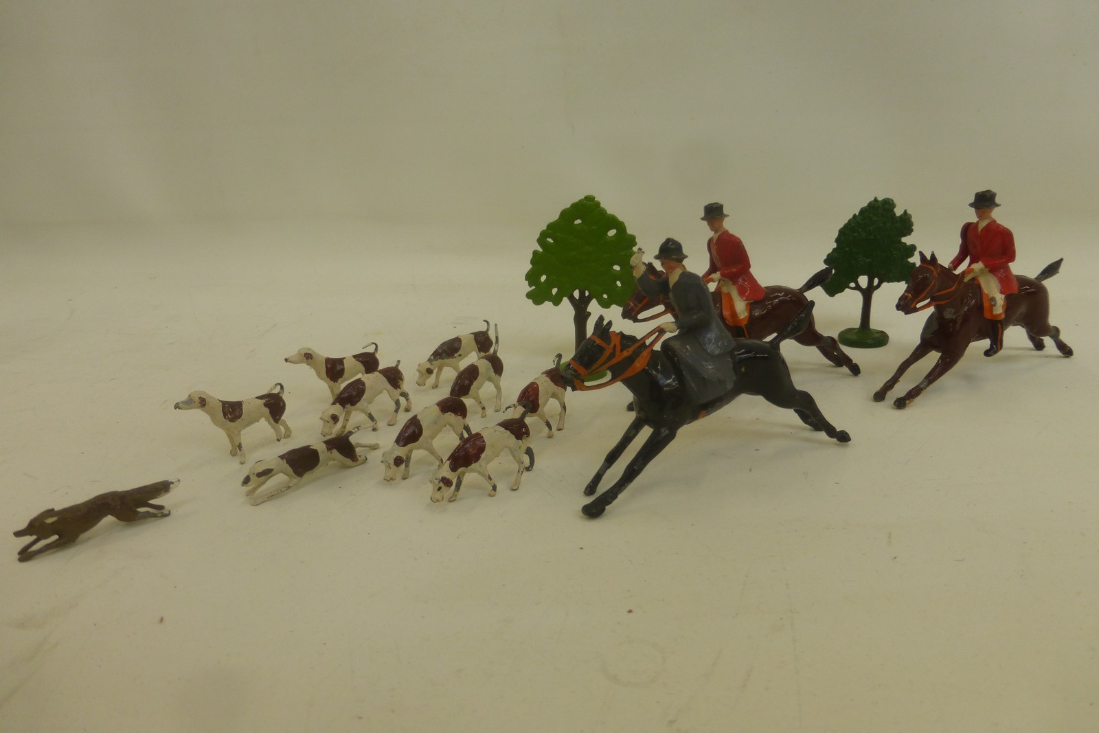 A small quantity of lead hunting figures, in good condition.