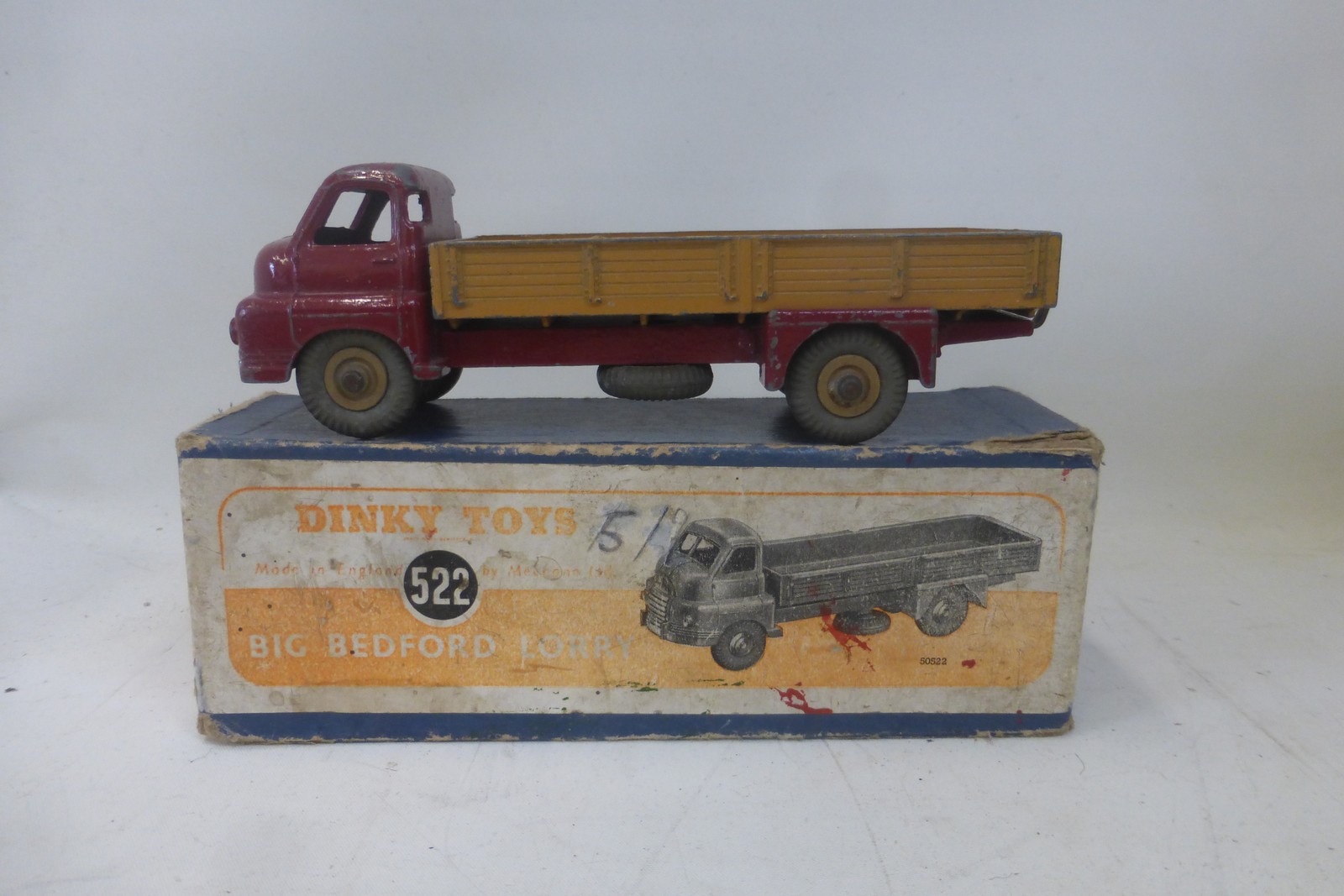 DINKY TOYS - Big Bedford Lorry, no. 522, fair condition; early blue box with orange label fair.