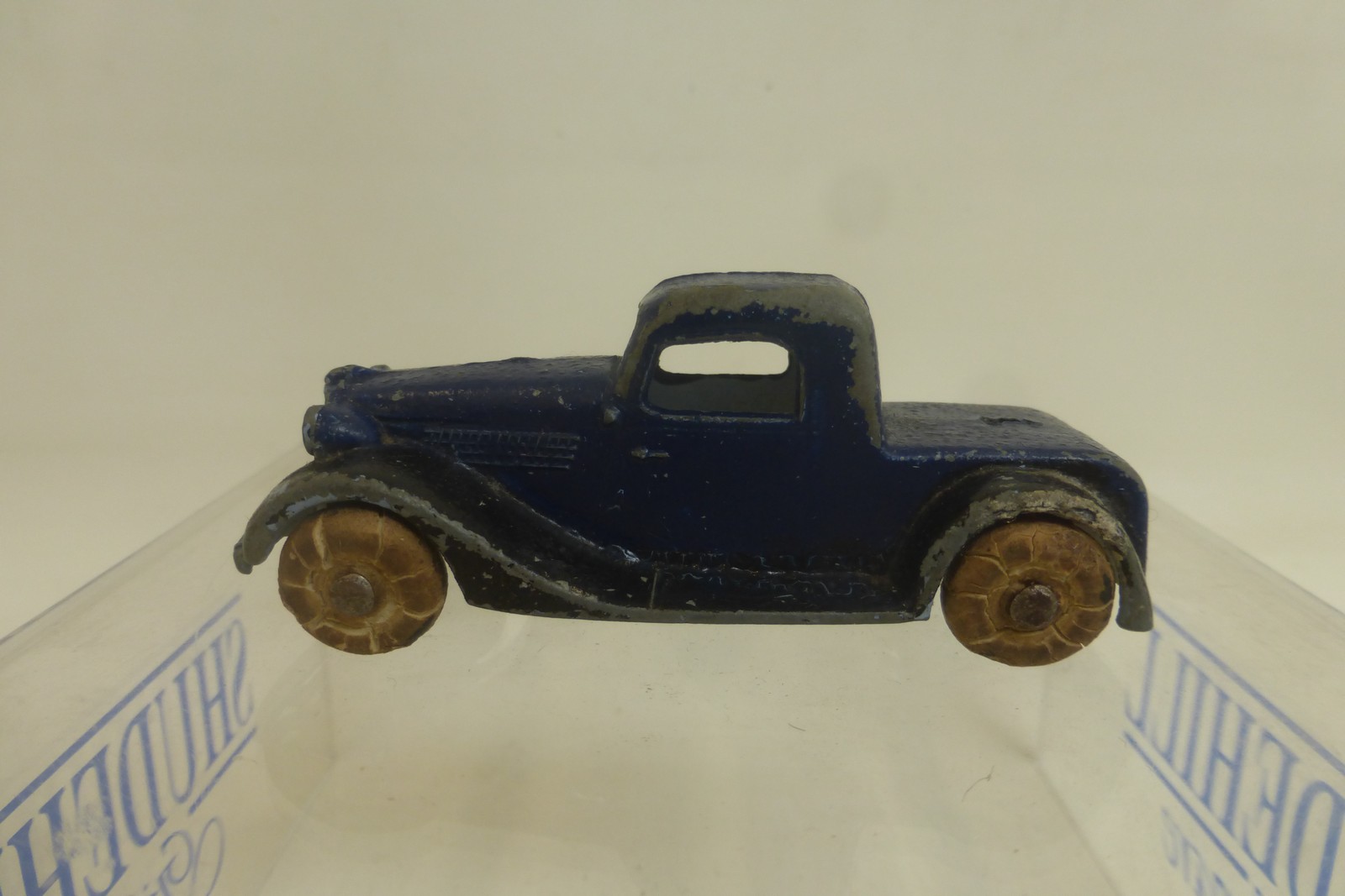 A Tootsie Toy model of a 1940s saloon, made in the USA. - Image 2 of 2