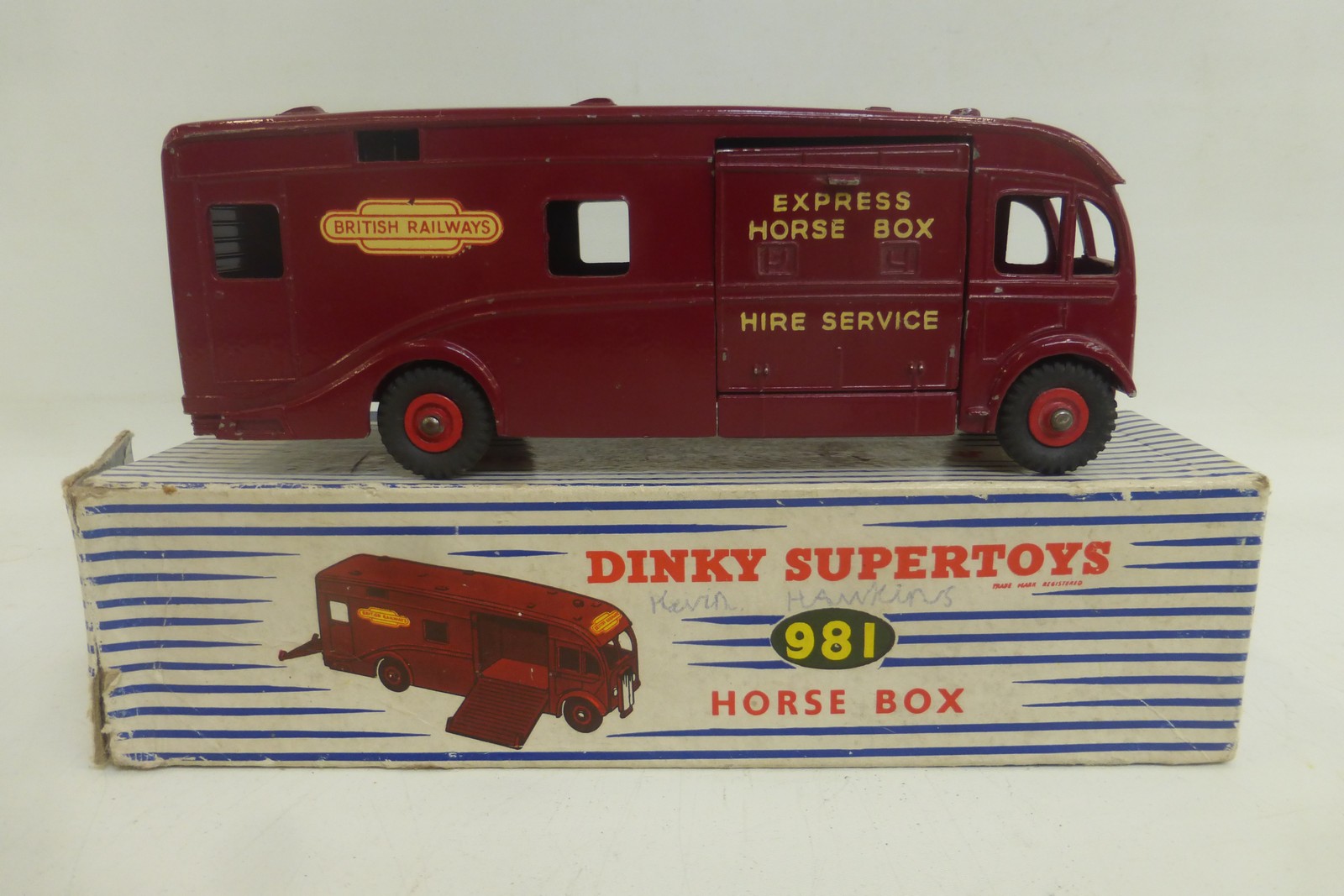 DINKY SUPERTOYS - Horse Box, no. 981, in excellent condition, with very minor chipping, striped