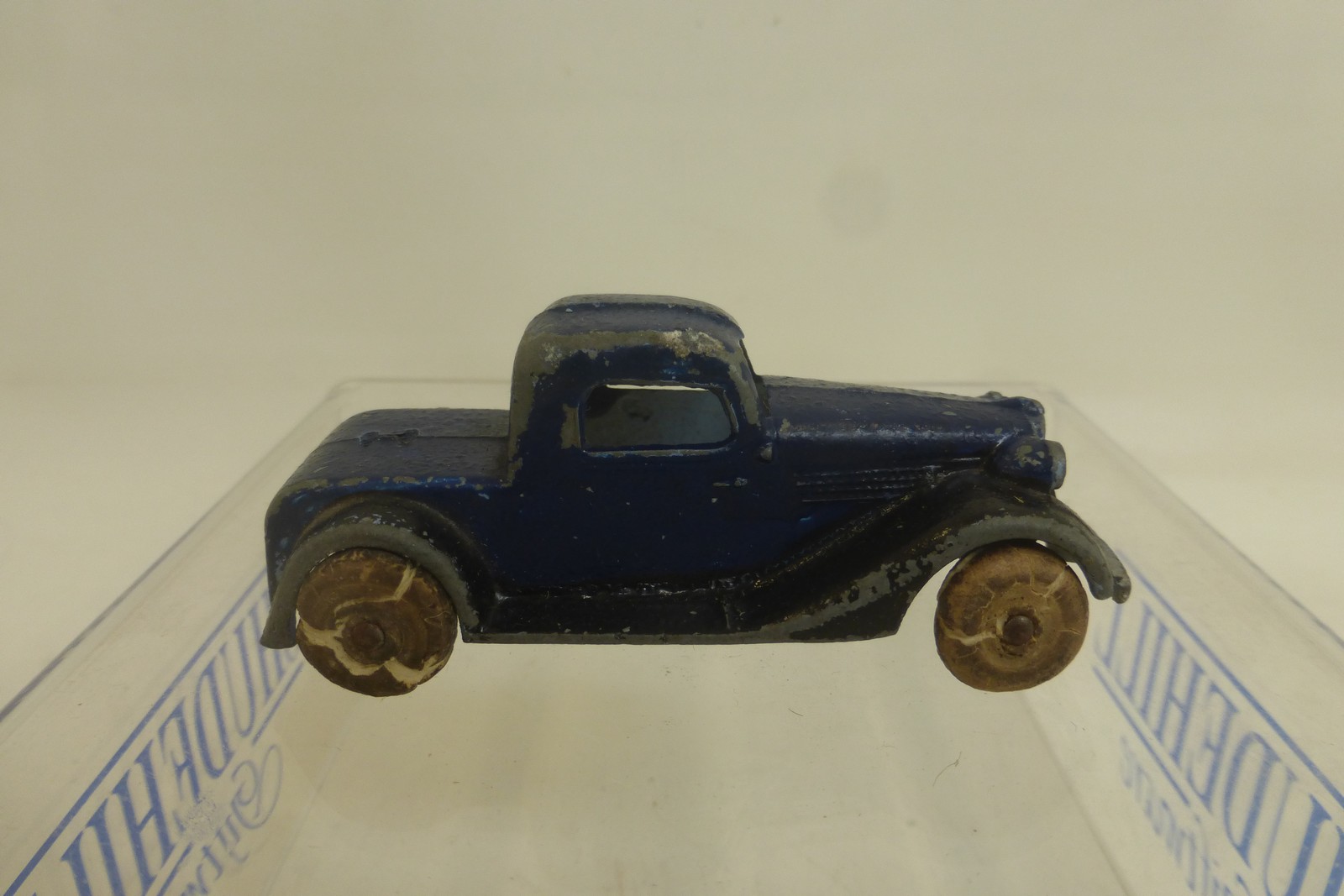 A Tootsie Toy model of a 1940s saloon, made in the USA.
