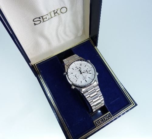 A Seiko stainless steel gentleman's Quartz Chronograph, on corresponding flexible bracelet with