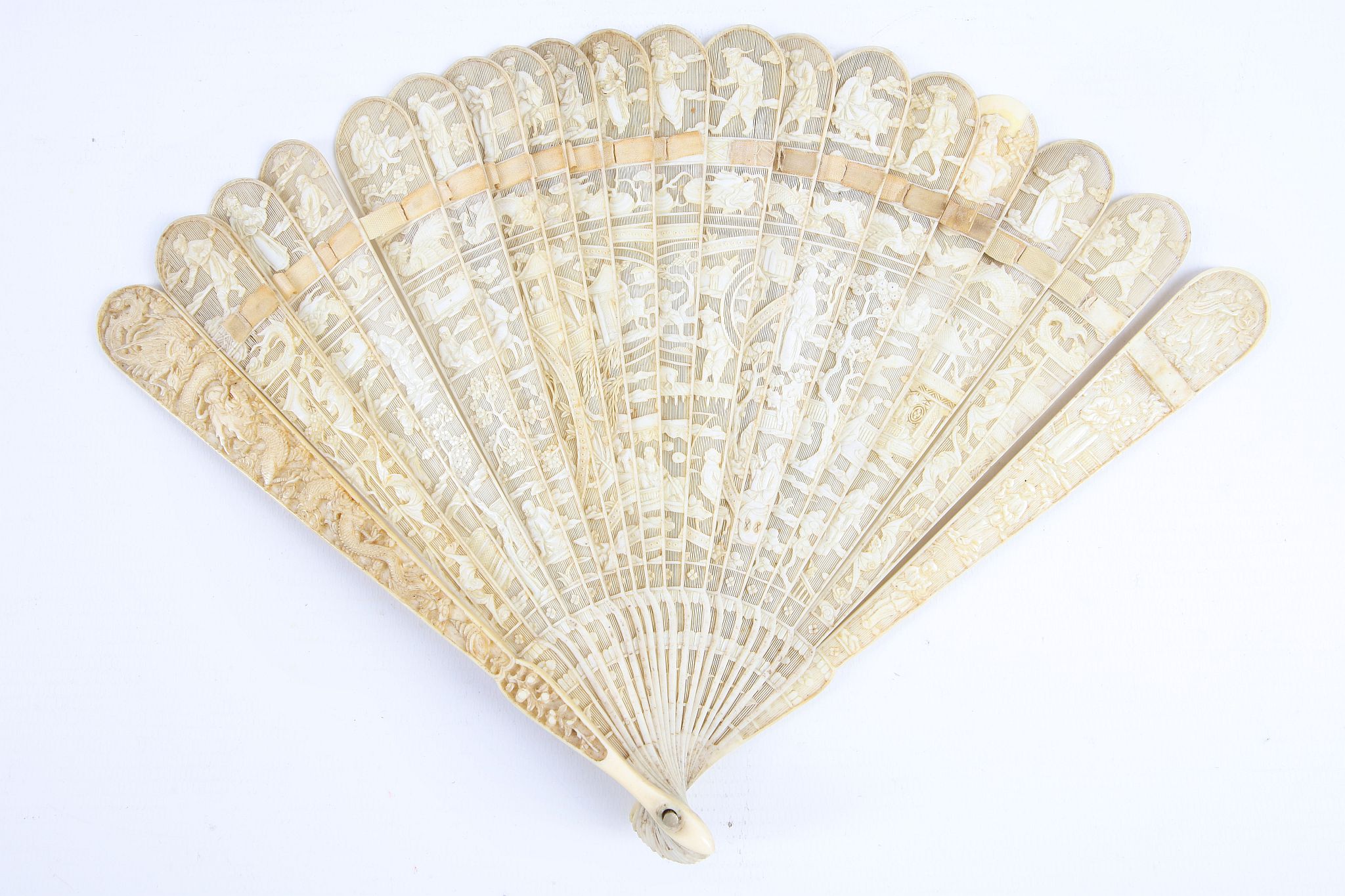 A 19th Century Brise ivory fan in lacquered fan case. - Image 2 of 3