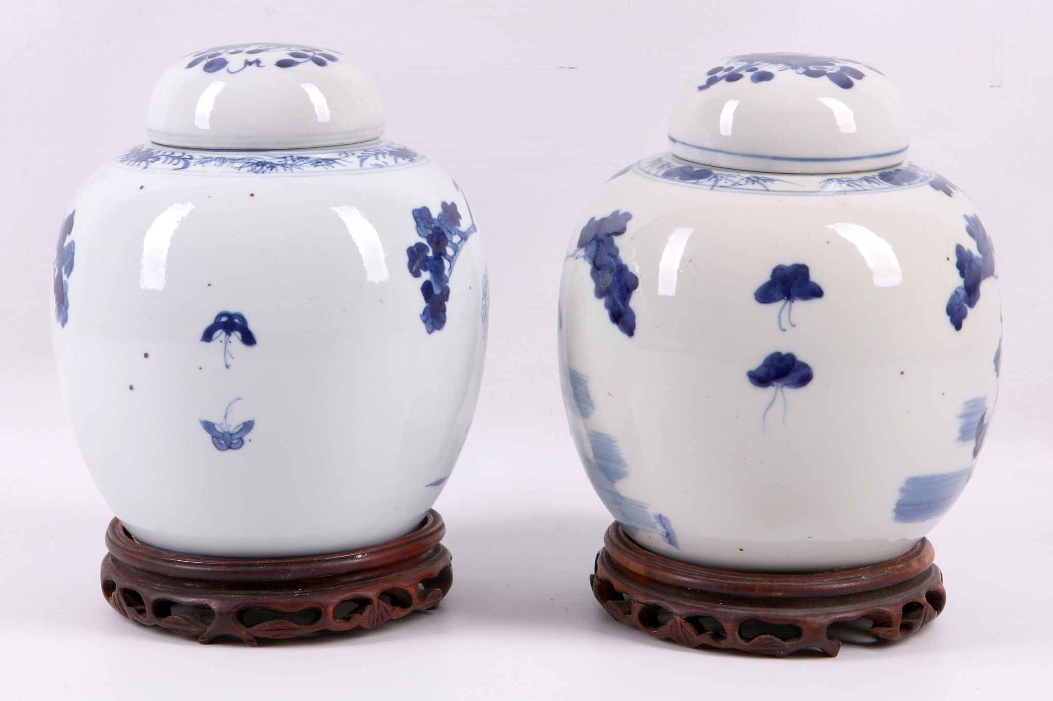 A pair of Chinese 19th Century blue and white ginger jars and covers, decorated all round with birds - Image 2 of 2