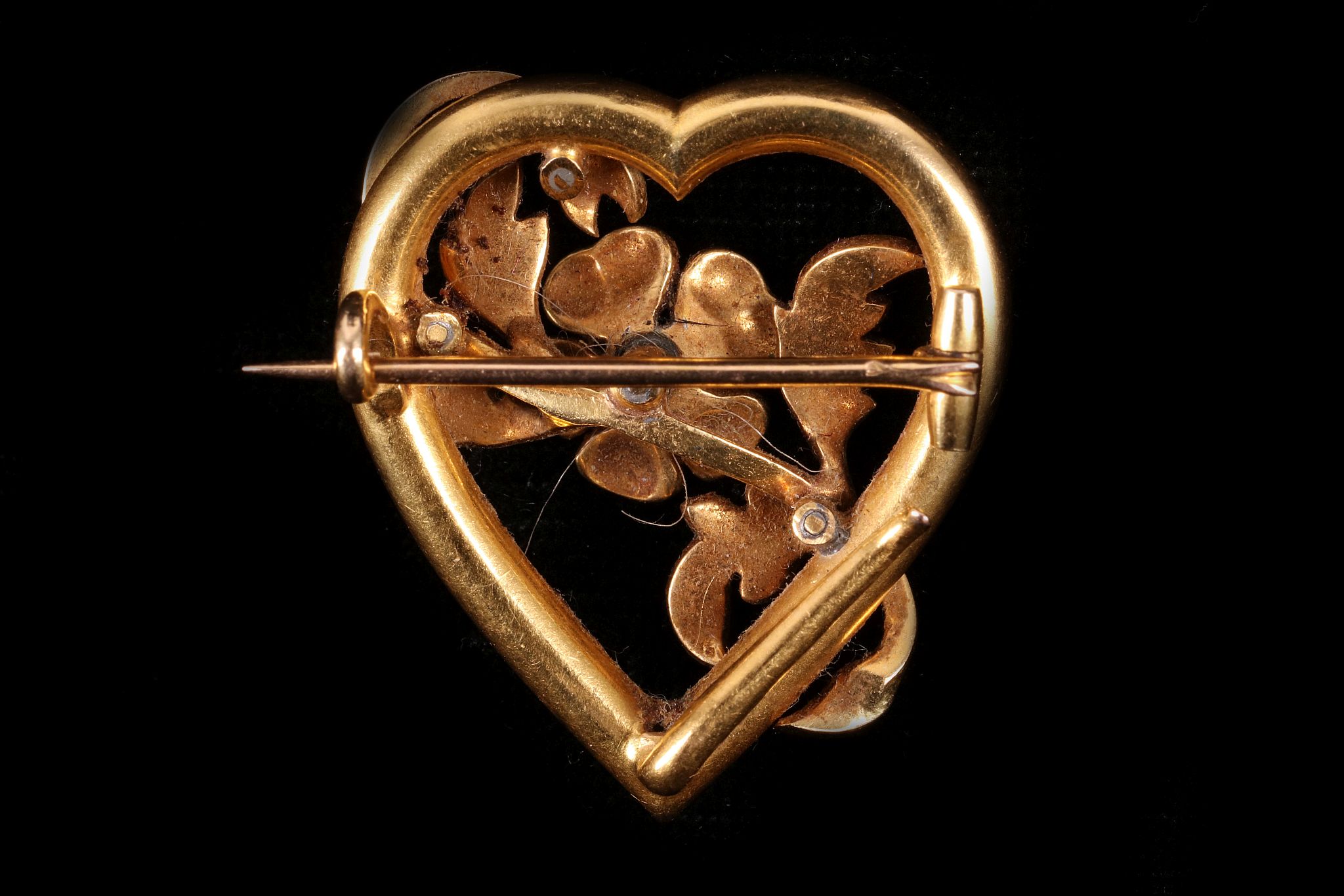A pretty antique gold, diamond, enamel and split pearl pansy / heart brooch. Total approx. weight: - Image 2 of 2