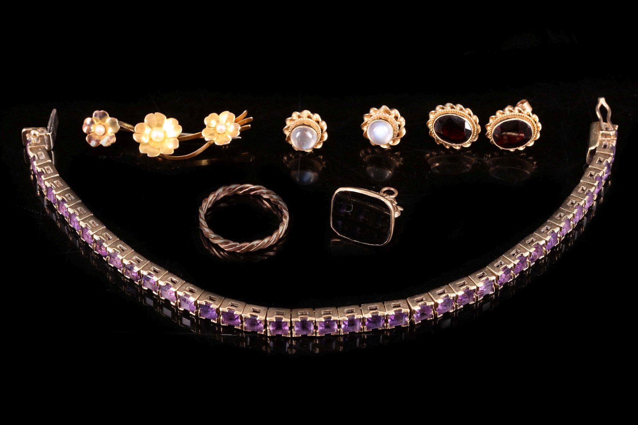 A 9 carat yellow gold and amethyst bracelet, the bracelet composed of thirty seven box shaped