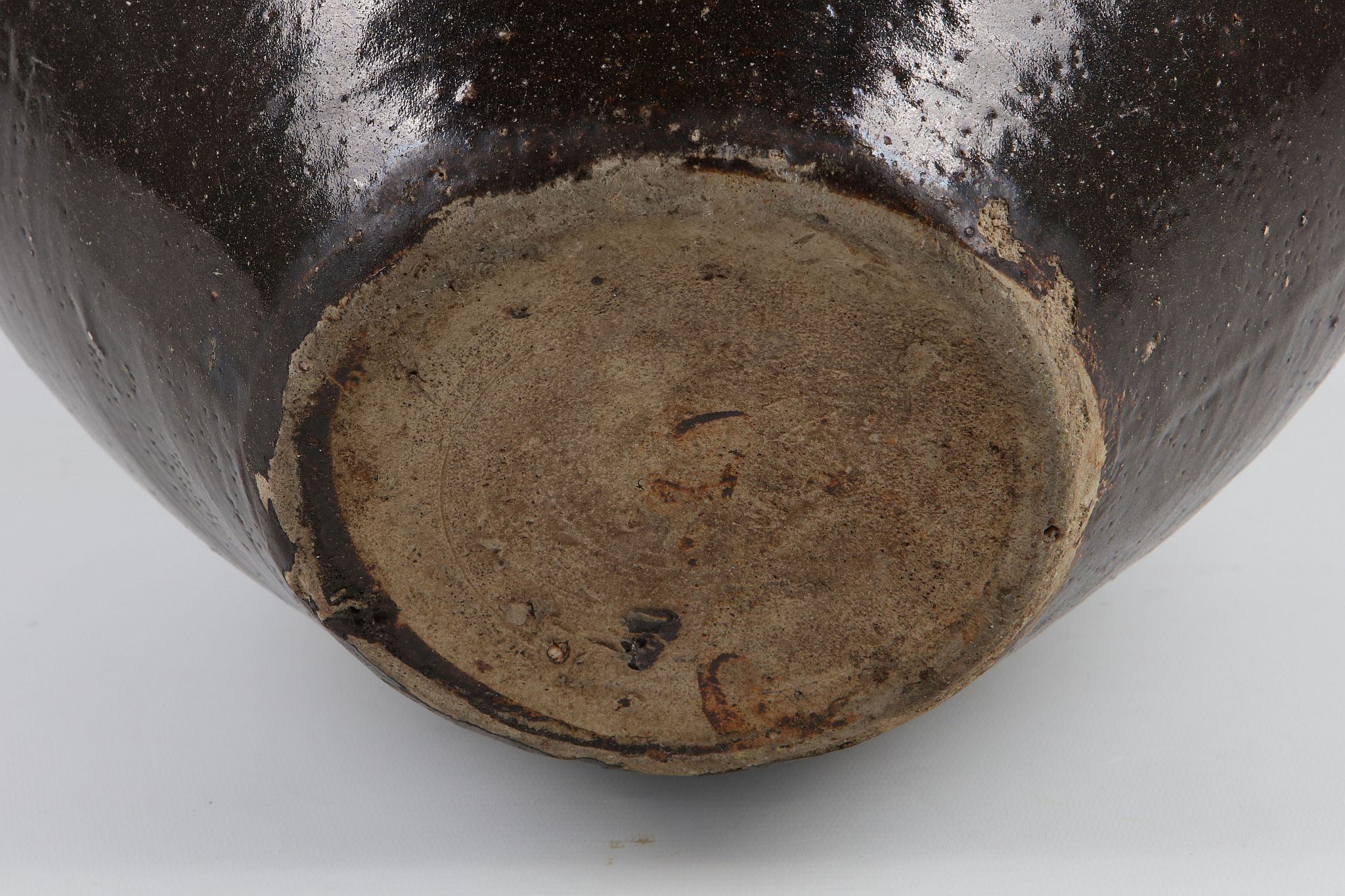 A late 19th / early 20th Century large terracotta pot in dark brown glaze. - Image 5 of 5