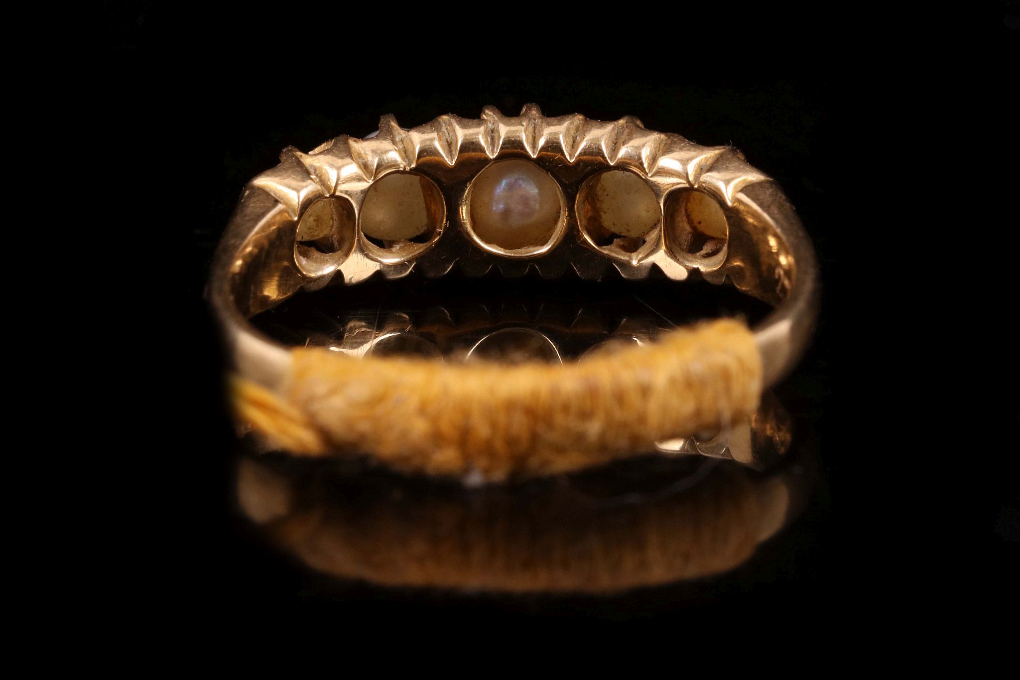 An antique 18ct yellow gold and graduated pearl five stone ring, c.1900. - Image 2 of 2