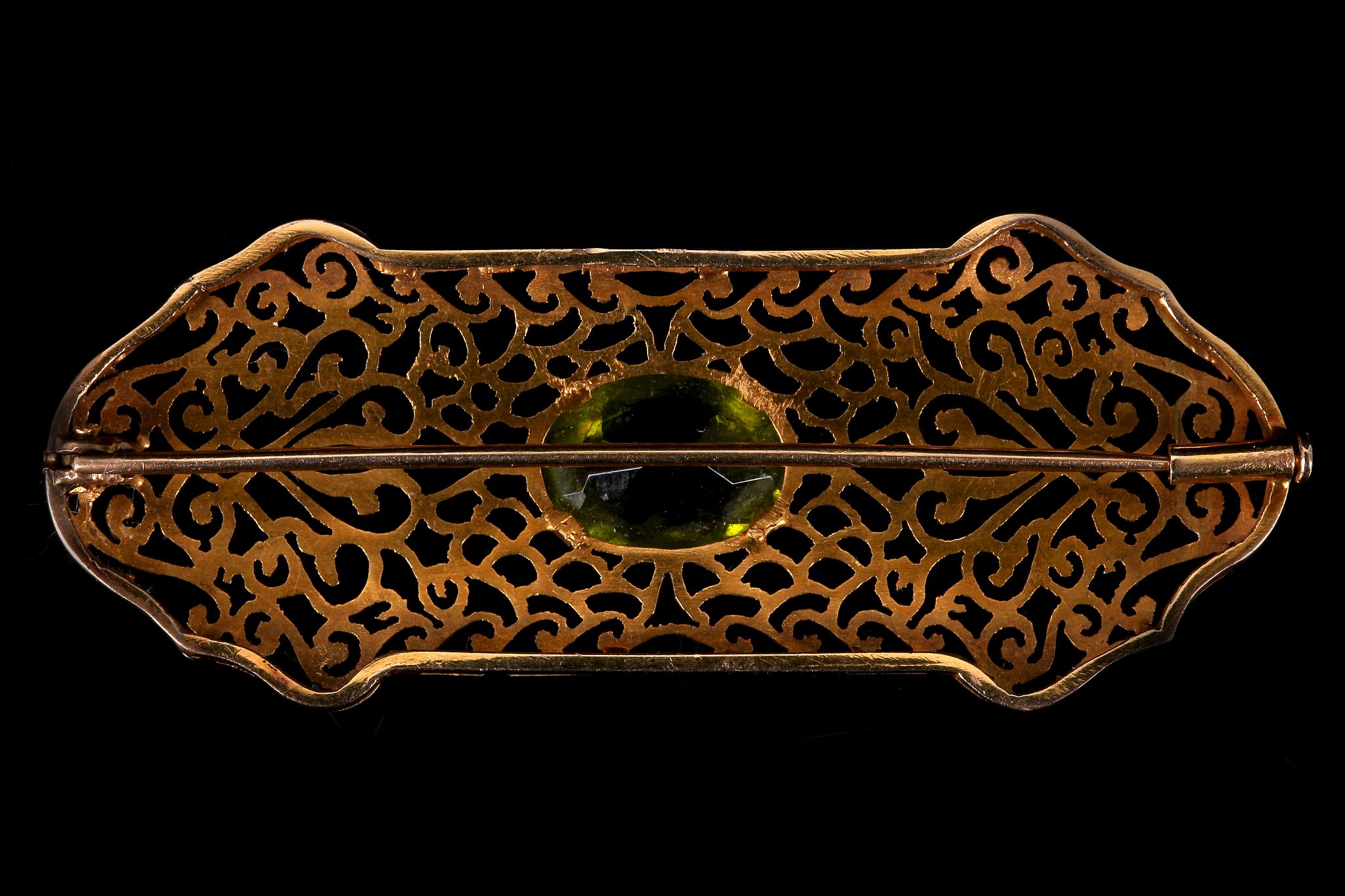 An openwork brooch with synthetic green stone Centrally set with an oval-cut synthetic green - Image 2 of 2