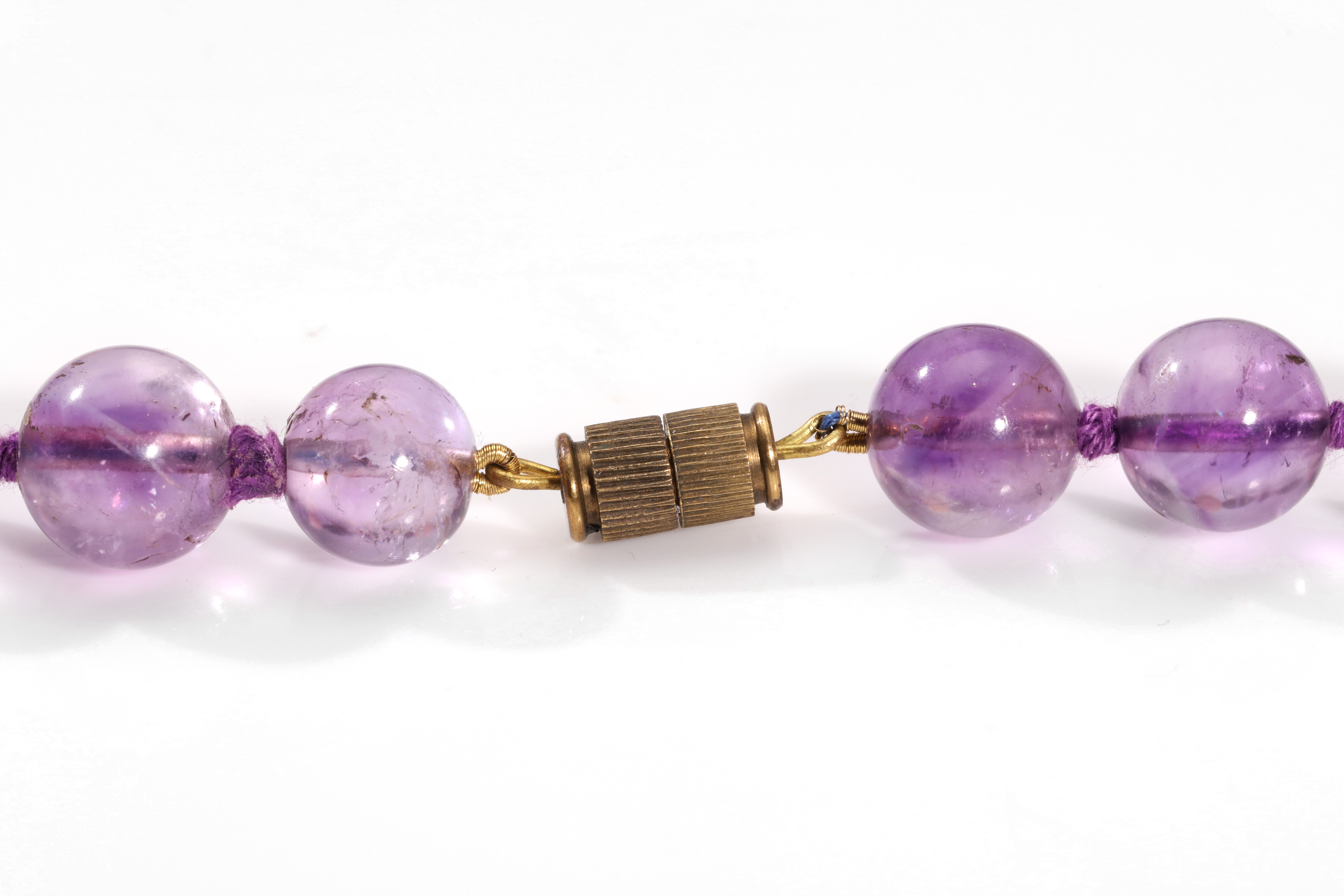 A rose quartz and amethyst necklace Set with polished and carved beads featuring Chinese - Image 4 of 4