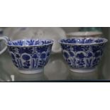 A pair of Chinese late 17th Century / early 18th Century Kangxi period blue and white scalloped
