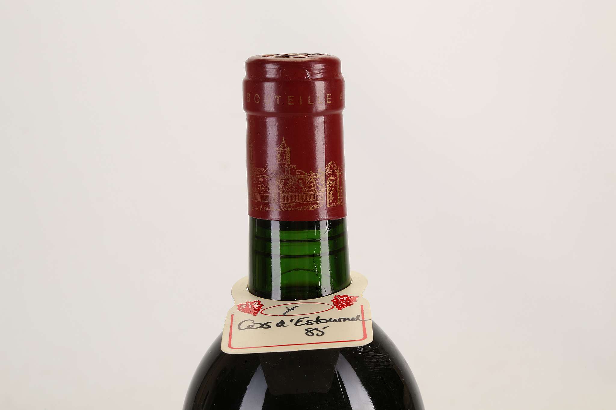 A 1985 Chateau Cos D'Estournel, Saint Estephe, Grand Cru Classè, 750ml (12.5% ABV). *This wine has - Image 3 of 5